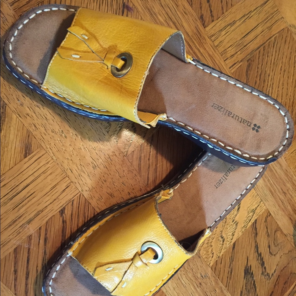 NaturaliEr size 8.5 sandal